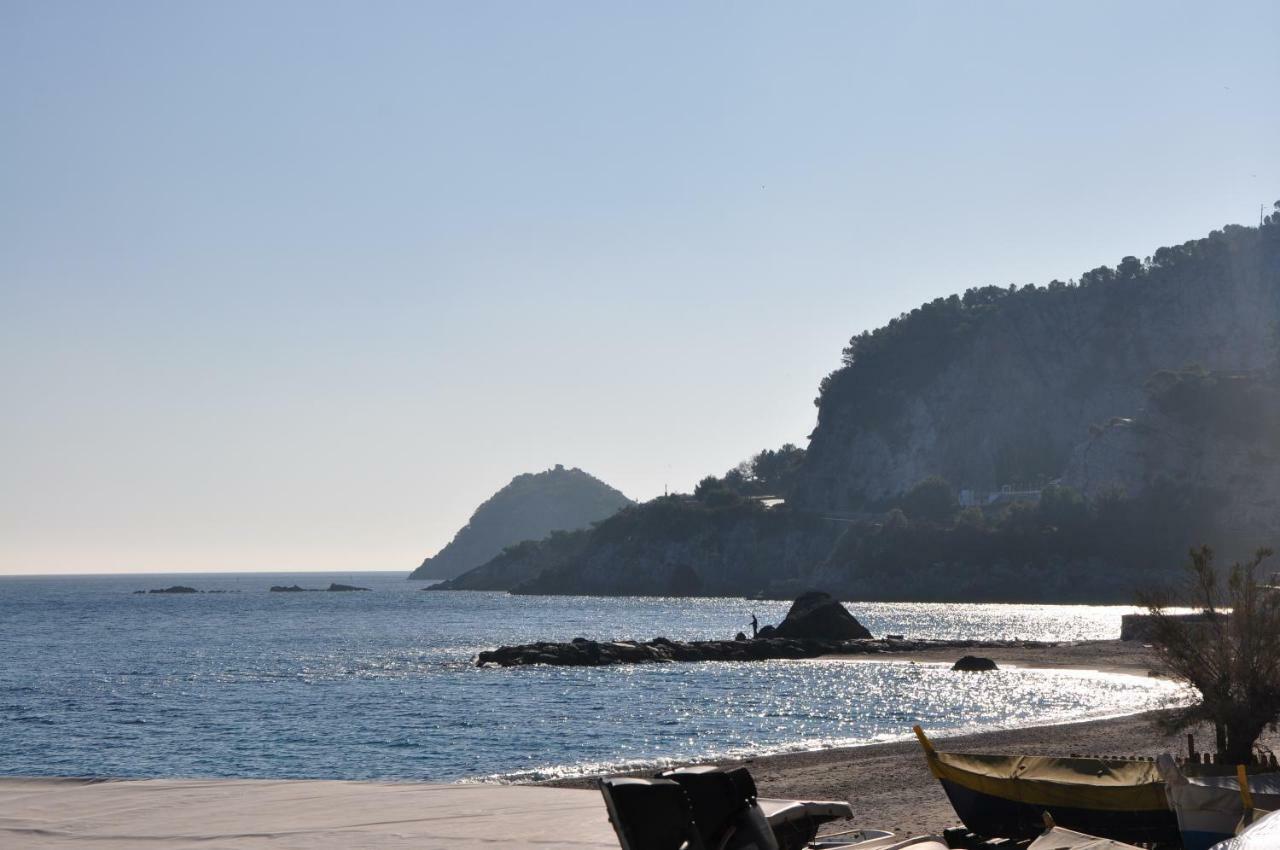 Una Spettacolare Vista Mare - Casa Con Jacuzzi แบร์เจจจี ภายนอก รูปภาพ